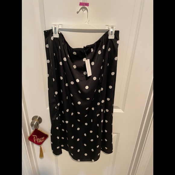 BLACK AND WHITE POLKA-DOT LIMITED EDITION SKIRT! - Picture 2 of 6